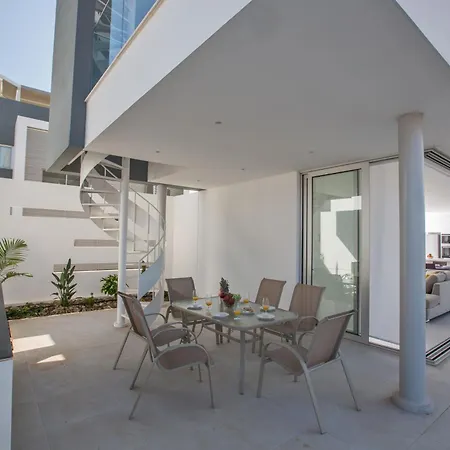 3 Schlafzimmer Mit Pool, Dachgarten, Meerblick *